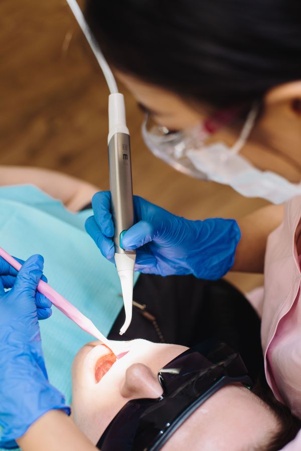 Dentiste à Genève : un sourire radieux grâce à nos experts